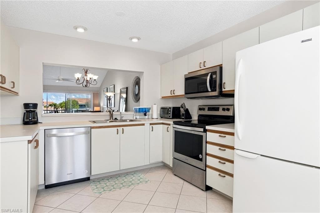 500 Saratoga Cir F205, Naples, FL 34104-6
