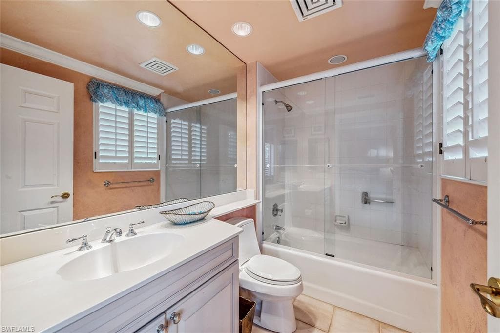 8720 Bay Colony Dr 104, Naples, FL 34108-15