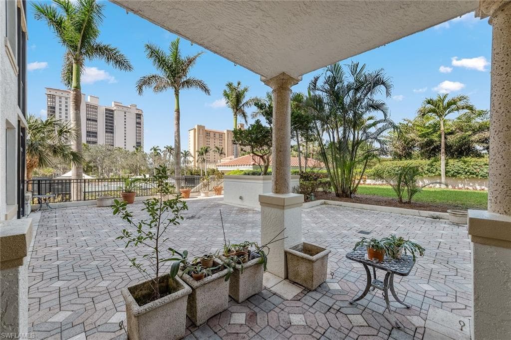 8720 Bay Colony Dr 104, Naples, FL 34108-21