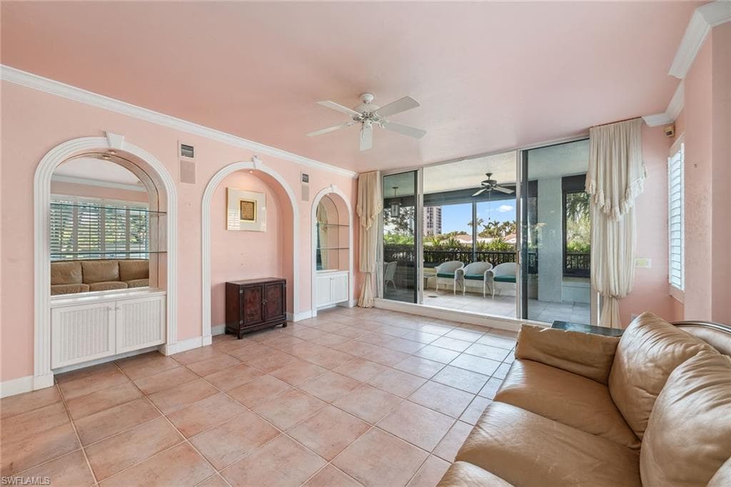 8720 Bay Colony Dr 104, Naples, FL 34108-4