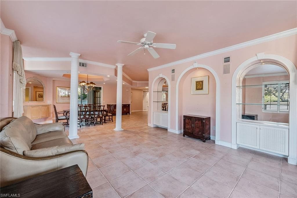 8720 Bay Colony Dr 104, Naples, FL 34108-5