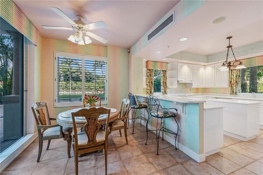 8720 Bay Colony Dr 104, Naples, FL 34108-6