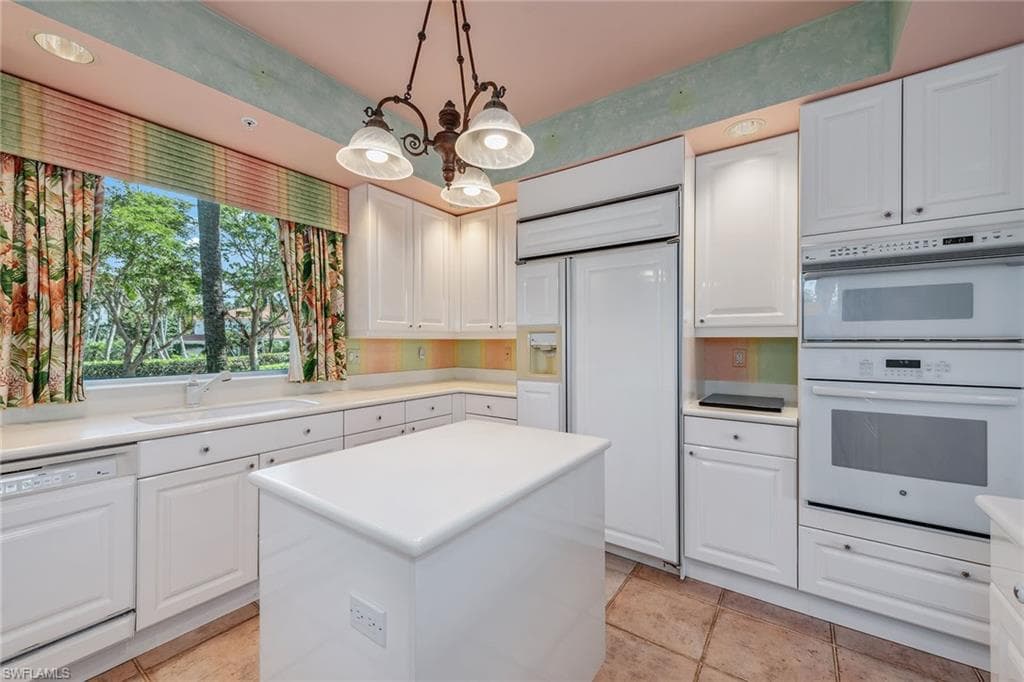 8720 Bay Colony Dr 104, Naples, FL 34108-8
