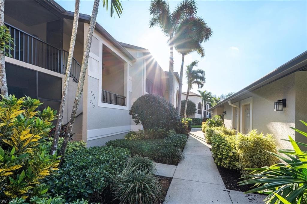 8560 Naples Heritage Dr 725, Naples, FL 34112-21