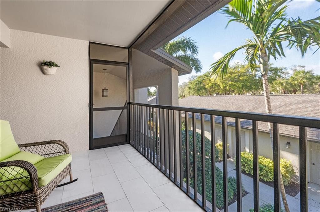 8560 Naples Heritage Dr 725, Naples, FL 34112-29