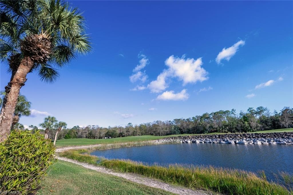 8560 Naples Heritage Dr 725, Naples, FL 34112-35