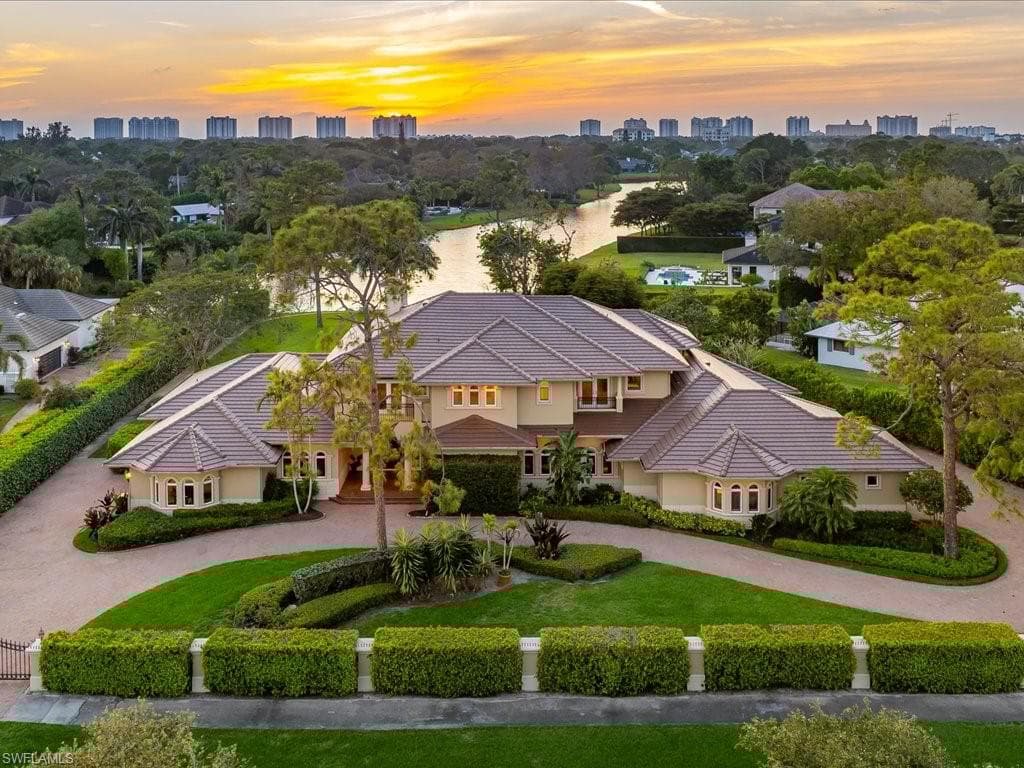 741 Hickory Rd, Naples, FL 34108-1