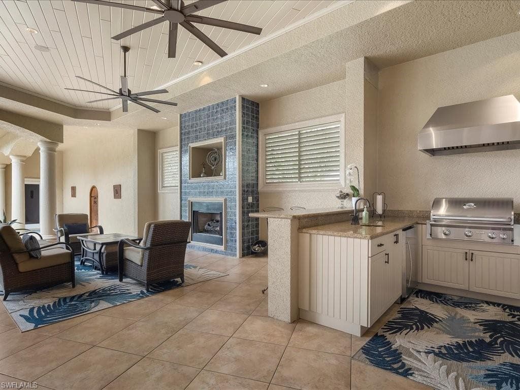 741 Hickory Rd, Naples, FL 34108-38