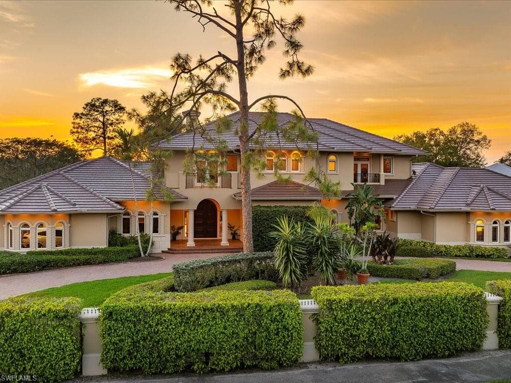 741 Hickory Rd, Naples, FL 34108-3