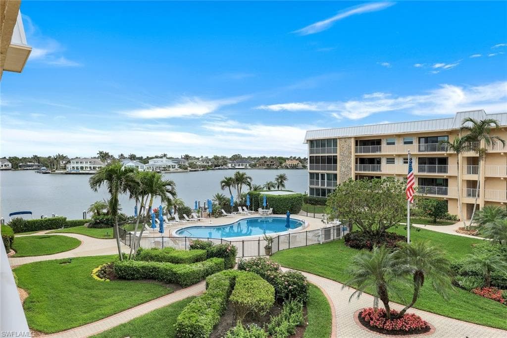 3450 Gulf Shore Blvd N 306, Naples, FL 34103-25