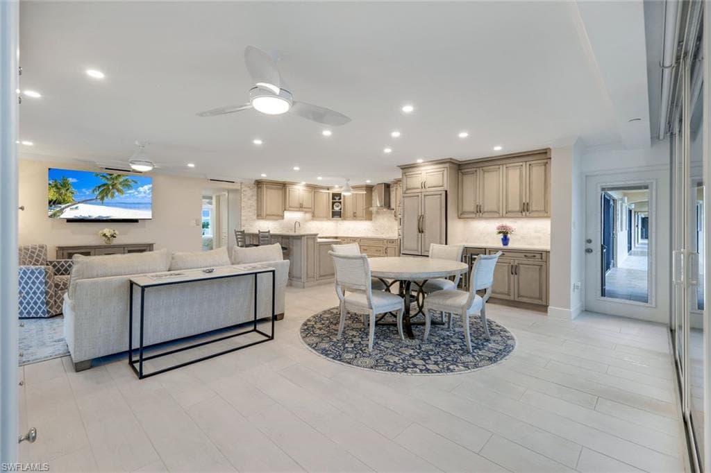 3450 Gulf Shore Blvd N 306, Naples, FL 34103-6