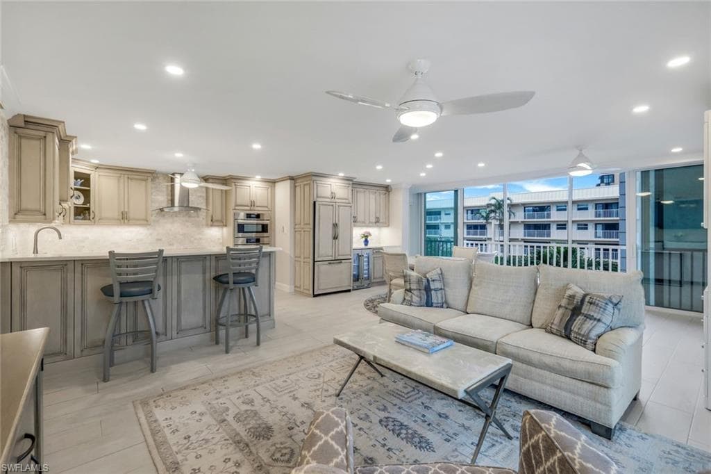 3450 Gulf Shore Blvd N 306, Naples, FL 34103-7