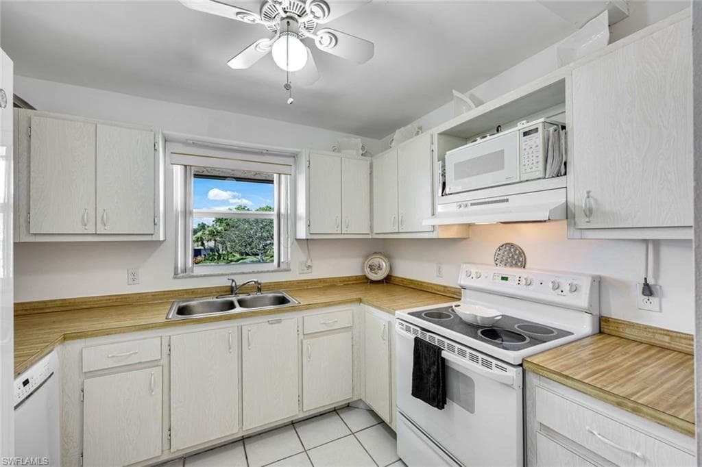 2000 Alamanda Dr 206, Naples, FL 34102-10