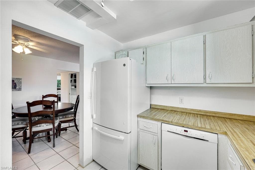2000 Alamanda Dr 206, Naples, FL 34102-12