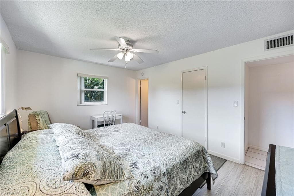 2000 Alamanda Dr 206, Naples, FL 34102-16