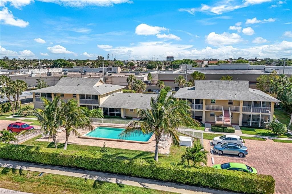 2000 Alamanda Dr 206, Naples, FL 34102-1