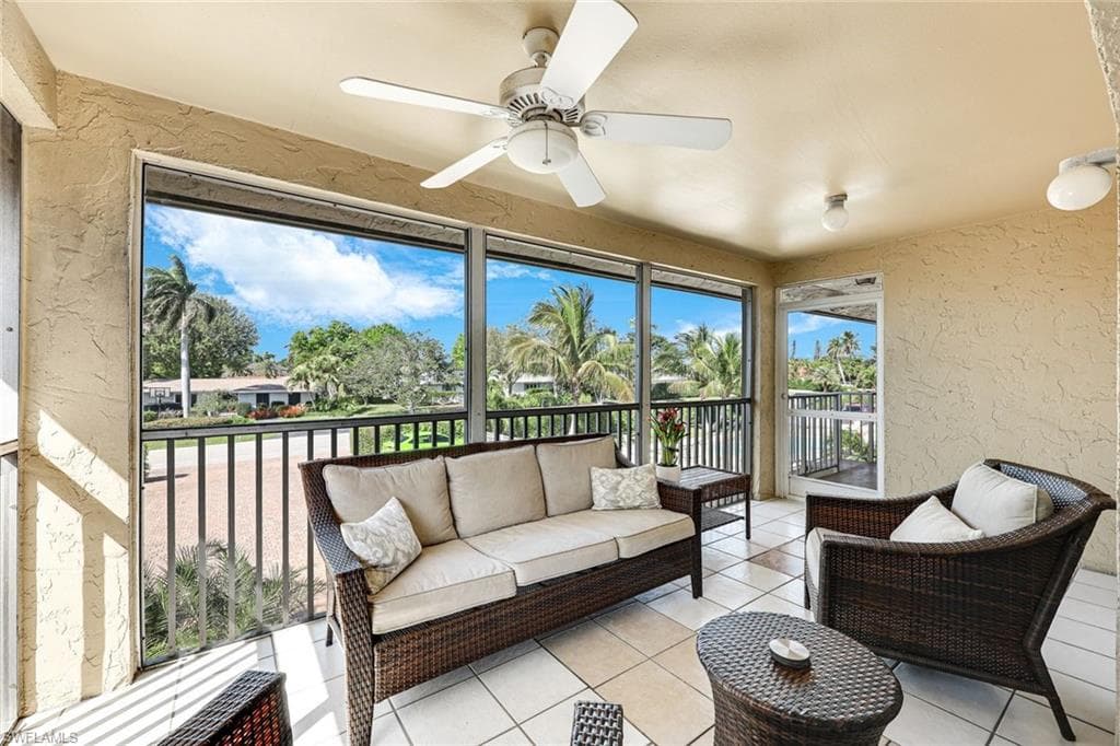 2000 Alamanda Dr 206, Naples, FL 34102-21