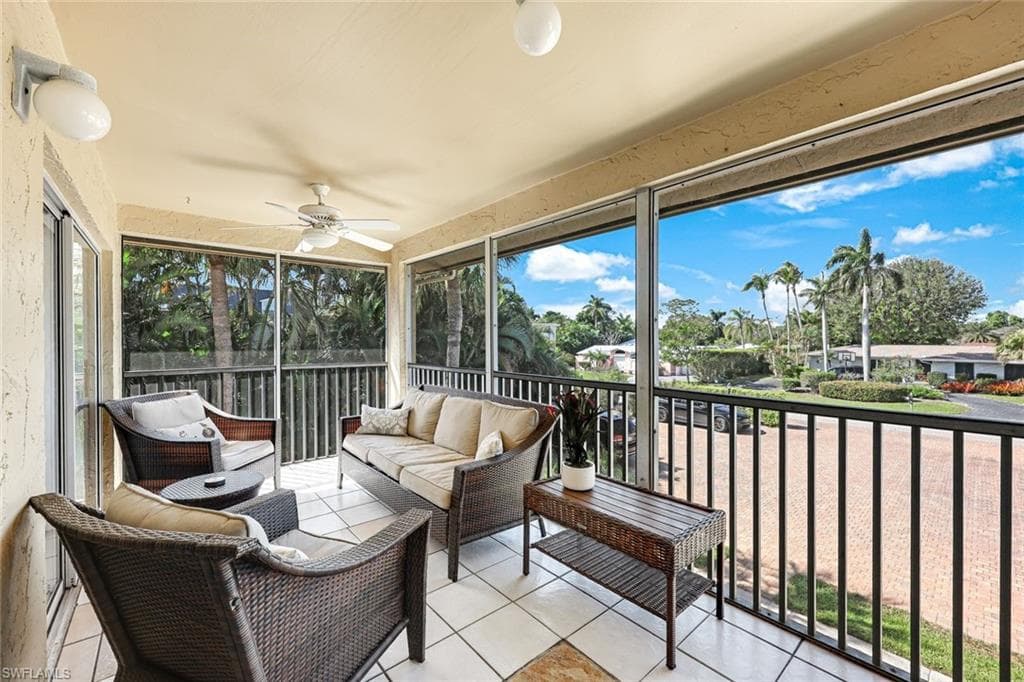 2000 Alamanda Dr 206, Naples, FL 34102-22