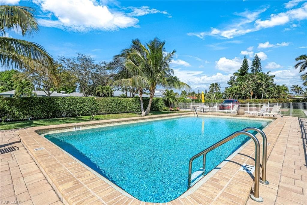 2000 Alamanda Dr 206, Naples, FL 34102-24