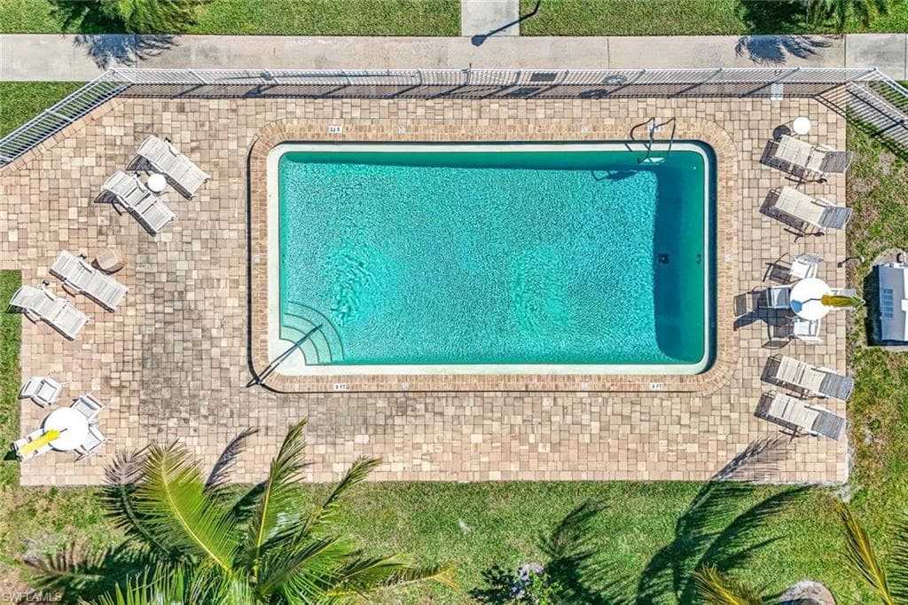 2000 Alamanda Dr 206, Naples, FL 34102-26