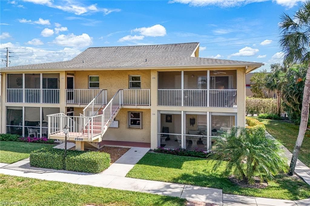 2000 Alamanda Dr 206, Naples, FL 34102-3
