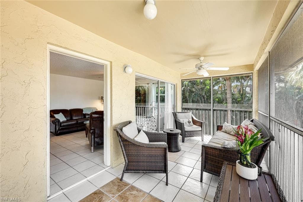 2000 Alamanda Dr 206, Naples, FL 34102-5