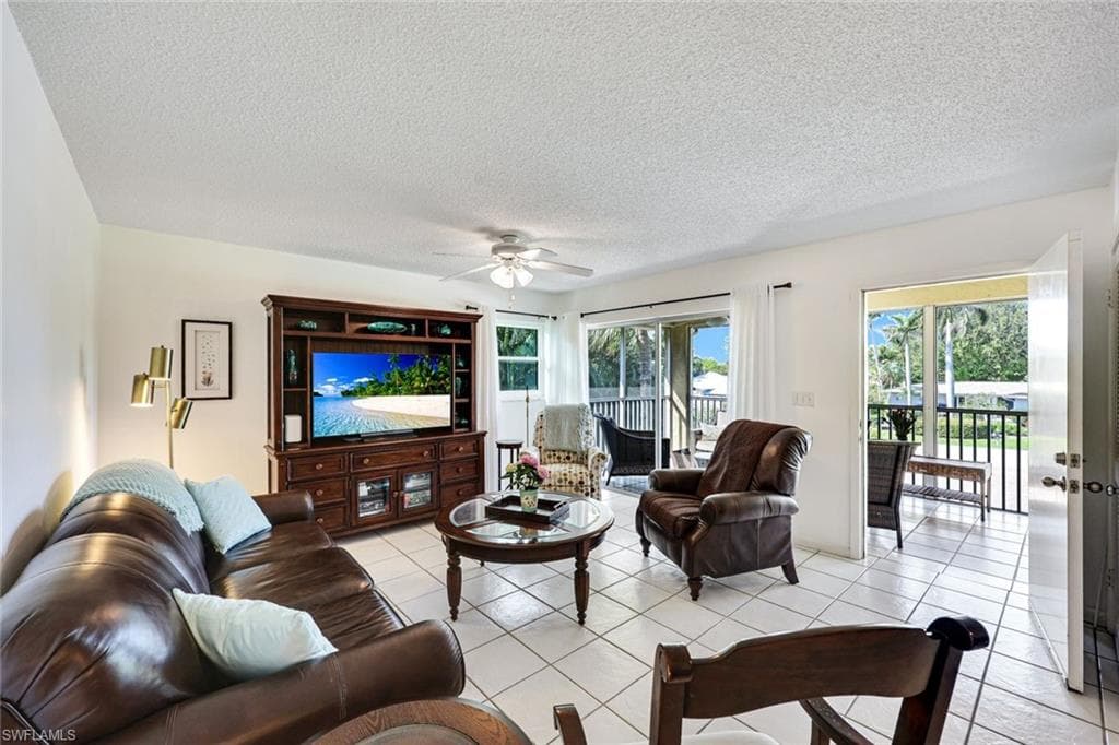 2000 Alamanda Dr 206, Naples, FL 34102-7