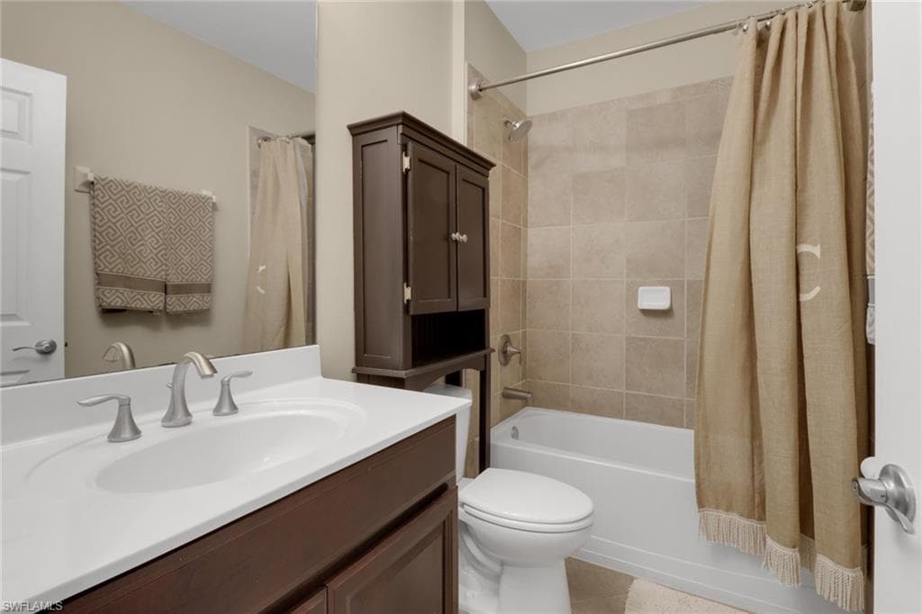 15357 Summit Place Cir 260, Naples, FL 34119-15