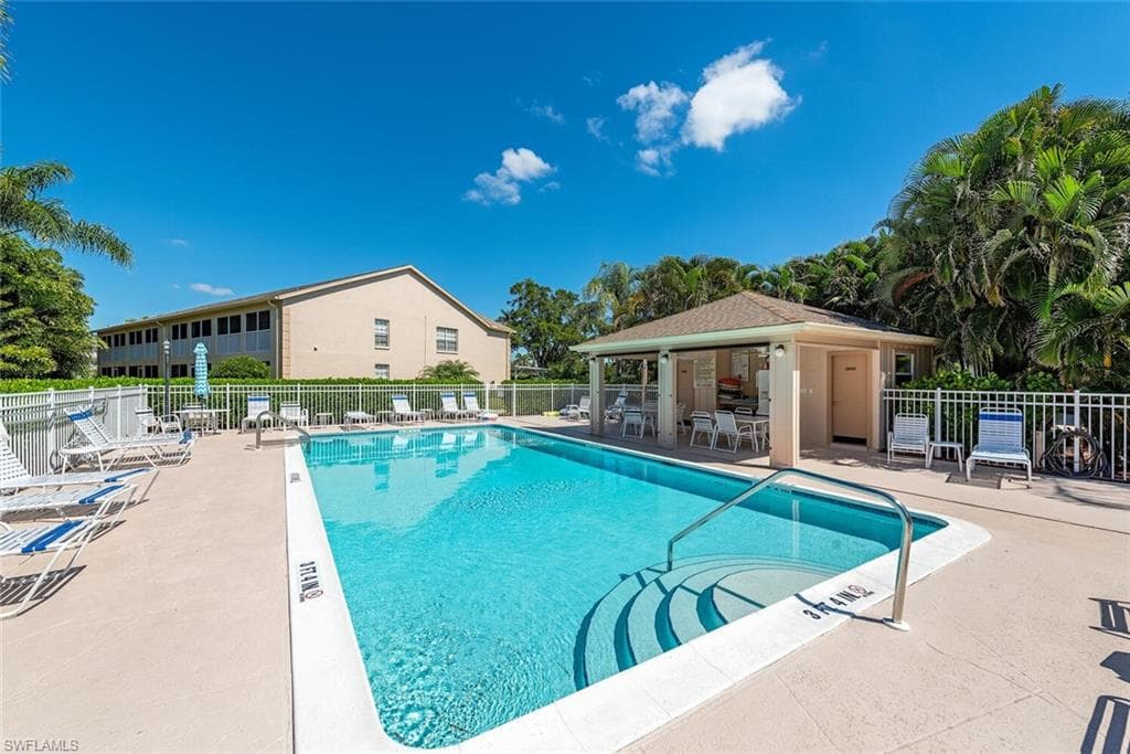 338 Bradstrom Cir 204a, Naples, FL 34113-13