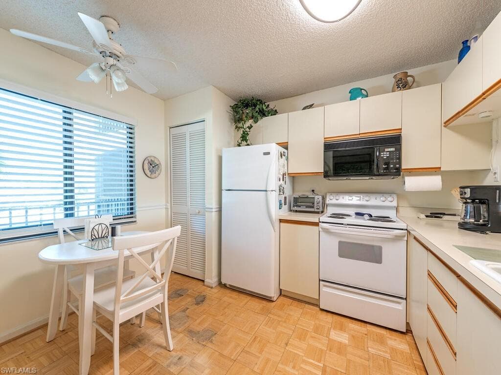5776 Deauville Cir C202, Naples, FL 34112-7