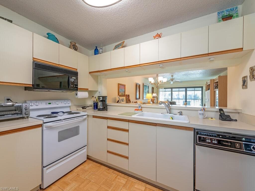 5776 Deauville Cir C202, Naples, FL 34112-8