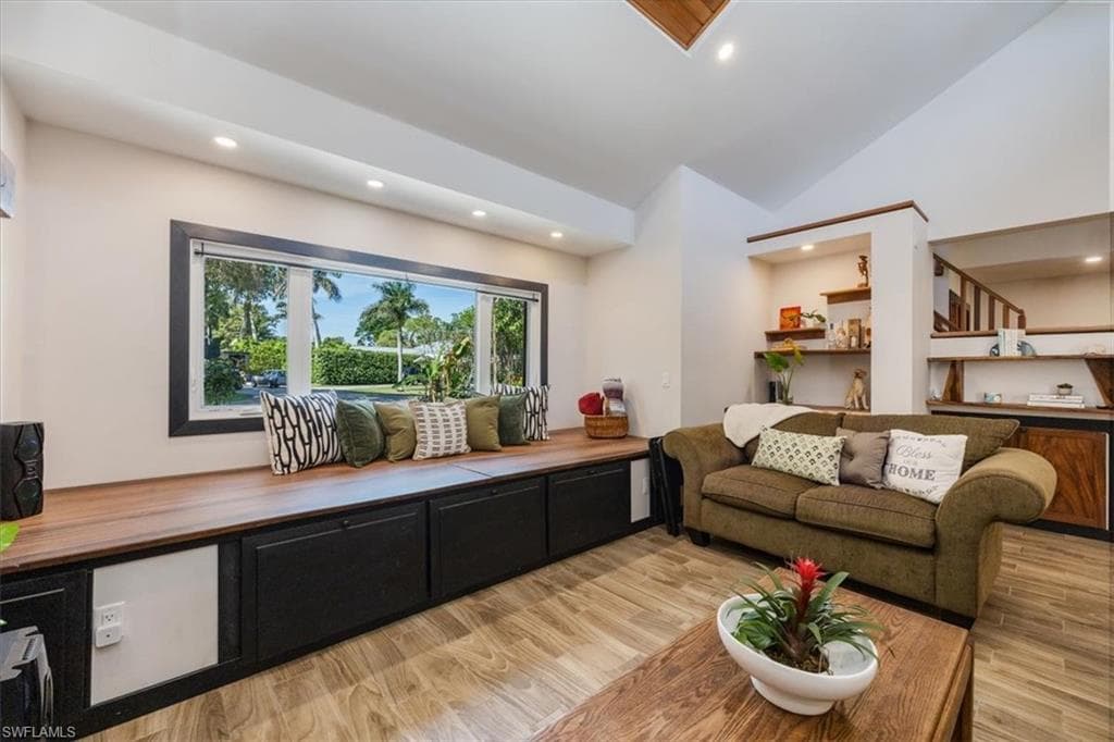 1100 13th St N, Naples, FL 34102-12