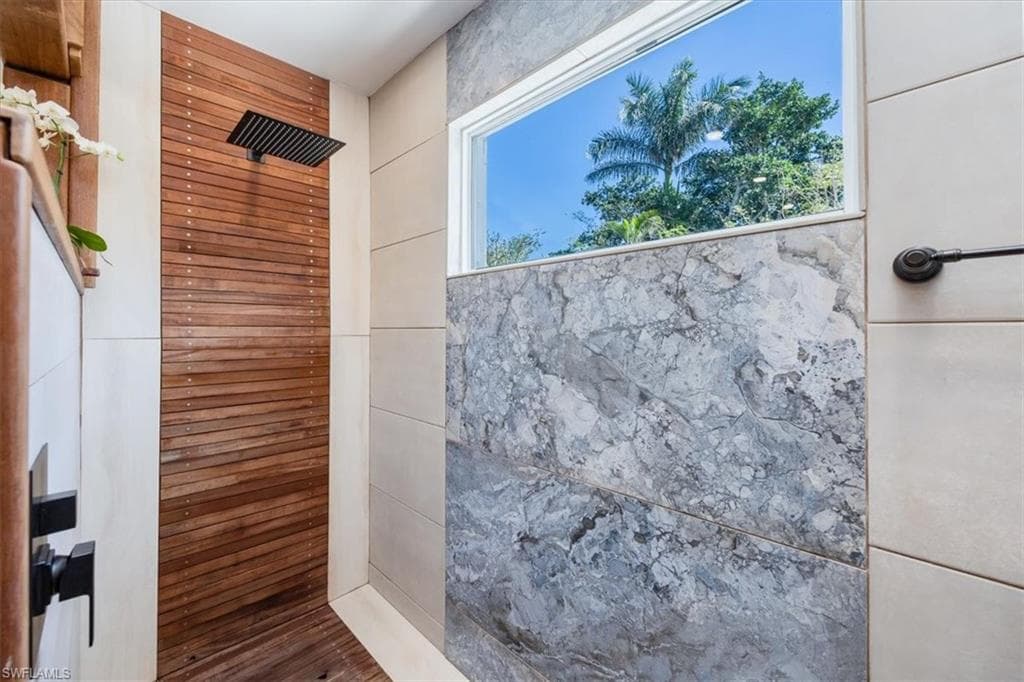 1100 13th St N, Naples, FL 34102-17