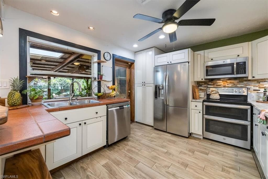 1100 13th St N, Naples, FL 34102-21