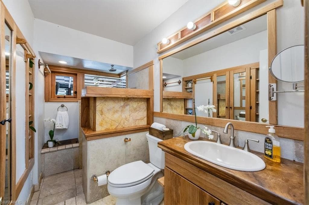 1100 13th St N, Naples, FL 34102-31