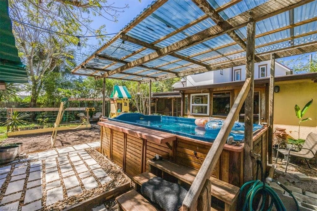 1100 13th St N, Naples, FL 34102-32