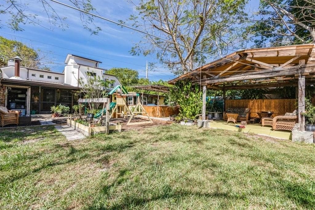 1100 13th St N, Naples, FL 34102-33