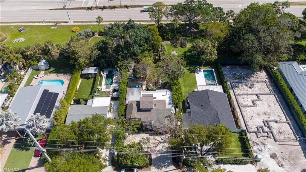 1100 13th St N, Naples, FL 34102-6