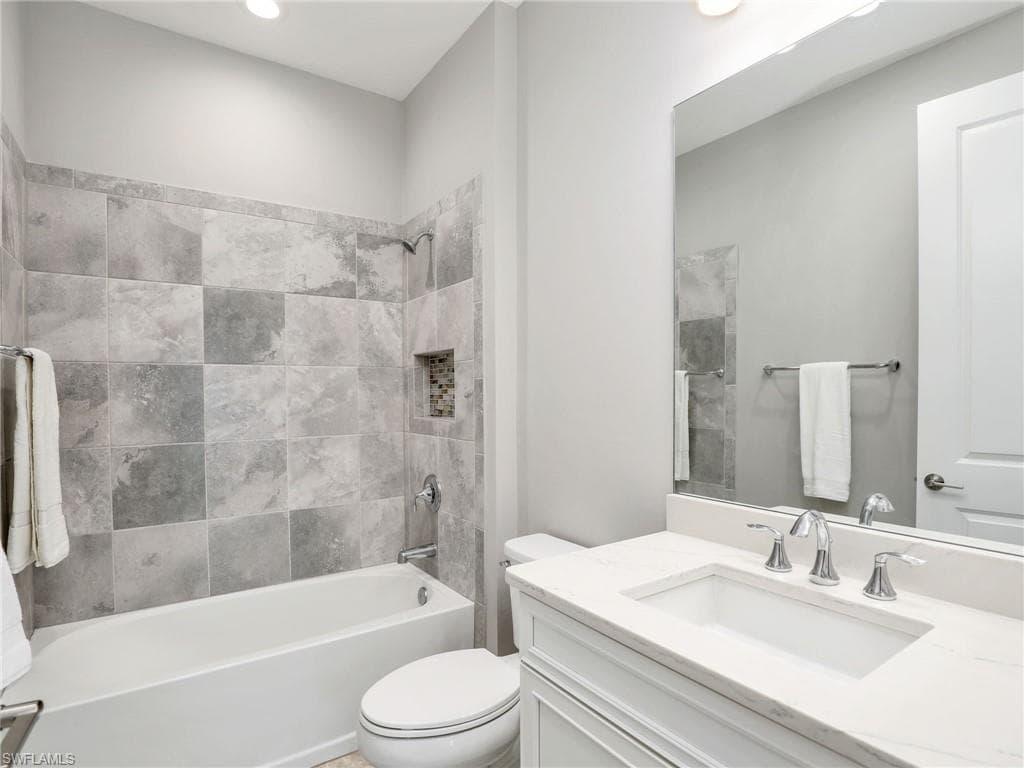 2231 Marquesa Cir, Naples, FL 34112-35