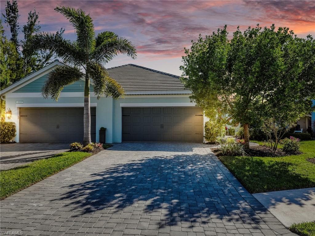 2231 Marquesa Cir, Naples, FL 34112-3