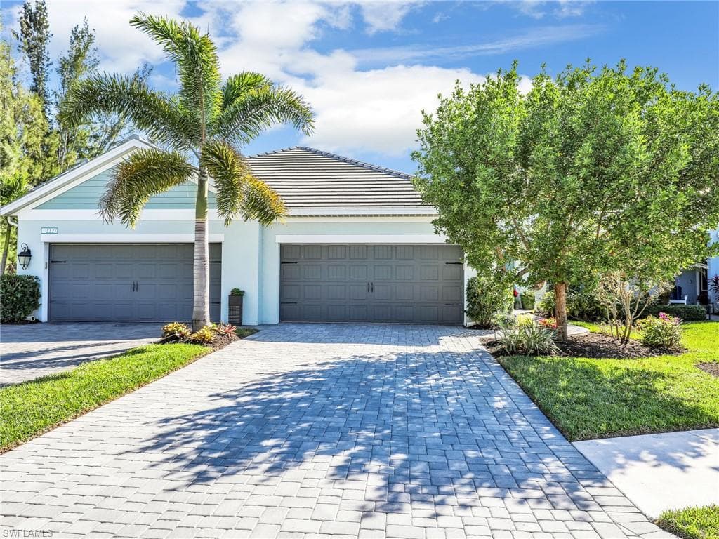2231 Marquesa Cir, Naples, FL 34112-6