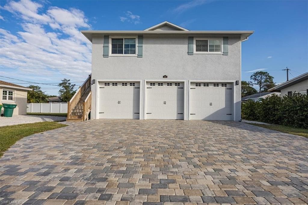 3561 Thomasson Dr, Naples, FL 34112-1
