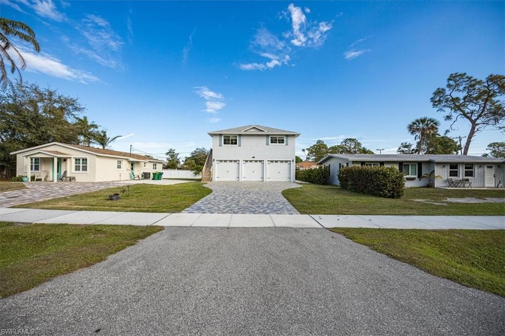 3561 Thomasson Dr, Naples, FL 34112-3