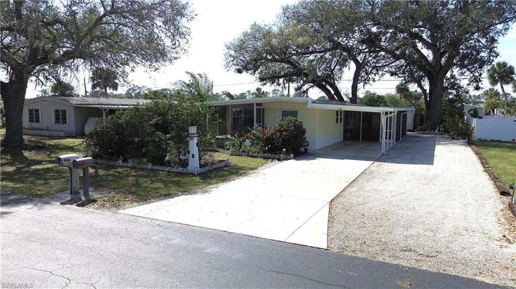27366 Bourbonniere Dr, Bonita Springs, FL 34135-1