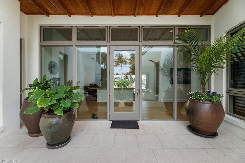 2205 Beacon Ln, Naples, FL 34103-4