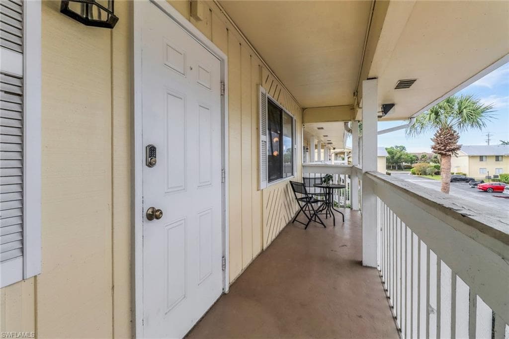 4617 Bayshore Dr H10, Naples, FL 34112-4