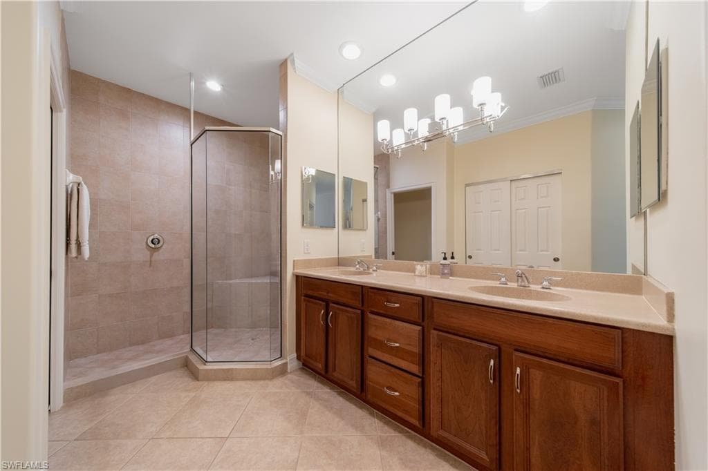 2001 Tarpon Bay Dr N 202, Naples, FL 34119-14