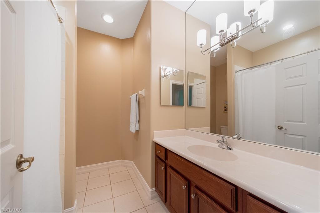 2001 Tarpon Bay Dr N 202, Naples, FL 34119-16