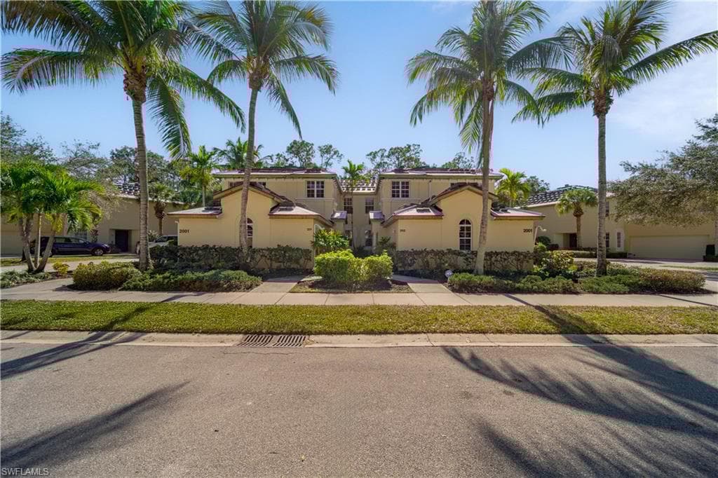 2001 Tarpon Bay Dr N 202, Naples, FL 34119-18