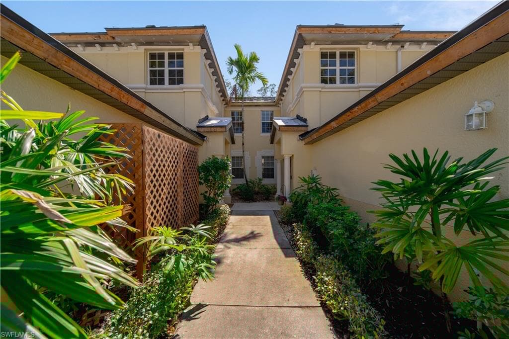 2001 Tarpon Bay Dr N 202, Naples, FL 34119-19